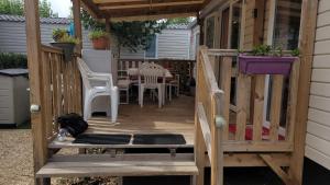 Balkón nebo terasa v ubytování FMLODGE-mobilhome 01 les sable du midi