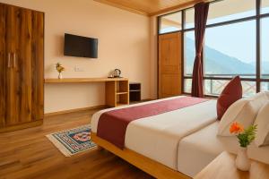 Ένα ή περισσότερα κρεβάτια σε δωμάτιο στο The Whispering Pines by Trekocity +16 φωτογραφίες