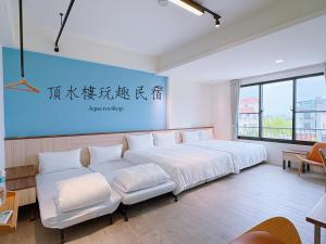 Postel nebo postele na pokoji v ubytování Aqua rooftop 頂水樓玩趣民宿 + 34 fotografií