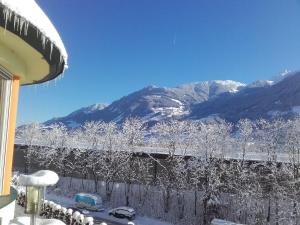 A general mountain view or a mountain view taken from a szállodákat