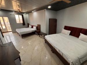 Postel nebo postele na pokoji v ubytování Dharohar Homestay Chandrabhaga + 5 fotografií