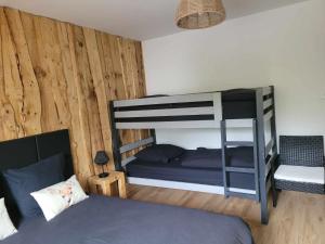 a bedroom with two bunk beds in a room at Gîte Forêt Vosgienne gitesdes2vallées in Saint-Maurice-sur-Moselle