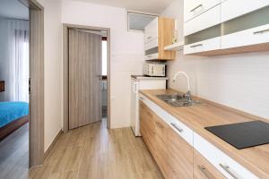 Kuchyň nebo kuchyňský kout v ubytování Apartments Magla with Terrace