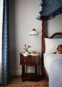 Graduate by Hilton Auburn, AL客房内的一张或多张床位