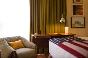 a bedroom with a bed and a desk and a chair at Graduate by Hilton Tempe in Tempe