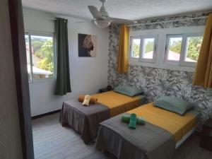 Ένα ή περισσότερα κρεβάτια σε δωμάτιο στο Ti Piment