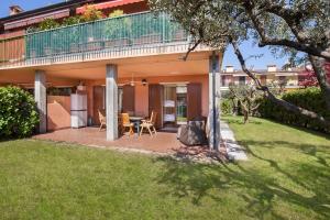 a house with a patio and a balcony at Eli House in Cavaion Veronese