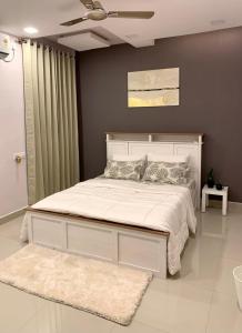 Postel nebo postele na pokoji v ubytování Harmony Haven 1- 2BHK- Luxury -New - Hyderabad