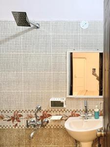 Koupelna v ubytování Harmony Haven 1- 2BHK- Luxury -New - Hyderabad