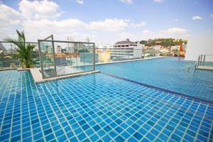 Bazén v ubytování Water Park by Pattaya Sunny Rentals nebo v jeho okolí