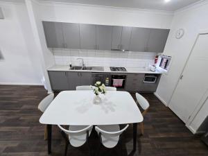 Kuchyň nebo kuchyňský kout v ubytování Serenity Home 7 by Hiverooms