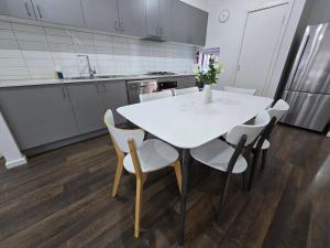 Kuchyň nebo kuchyňský kout v ubytování Serenity Home 7 by Hiverooms