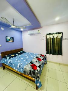 Postel nebo postele na pokoji v ubytování Sri padha vallabha serenity homestay