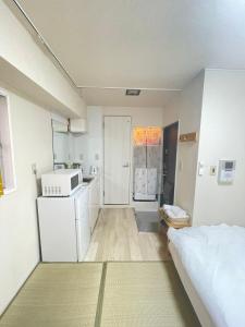 a small room with a kitchen and a bed at ying-Shinjuku hostel in Tokyo