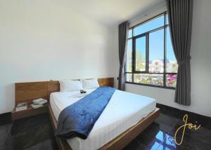 Postel nebo postele na pokoji v ubytování Kim Minh Apartment & Hotel