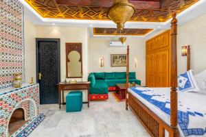 Postel nebo postele na pokoji v ubytování Riad Diamond Of Marrakech & Spa