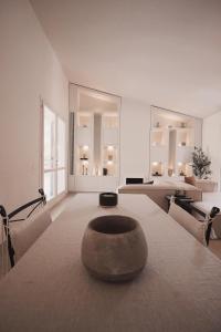 a room with a table with a bowl on it at Villa Kalimera in Ginosa Marina