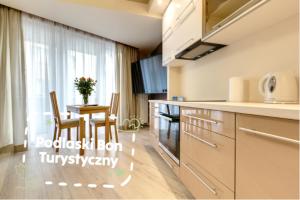 Kuchyňa alebo kuchynka v ubytovaní Apartment Royal III