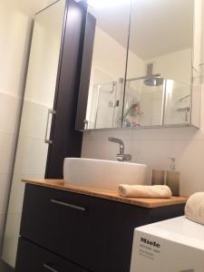 Koupelna v ubytování Schöne, große Wohnung in Wels + 8 fotografií