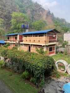 Pemandangan gunung umum atau pemandangan gunung yang diambil dari hotel