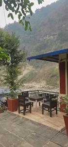 Pemandangan gunung umum atau pemandangan gunung yang diambil dari hotel
