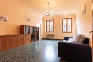 TV a/nebo společenská místnost v ubytování Italian Experience-Falleroni Apartment