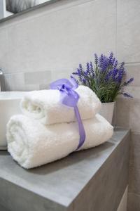 a pile of towels sitting on a counter in a bathroom at Apartment24 in Colle di Val d'Elsa +15 photos