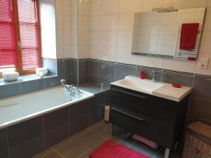 Imagen de la galería de Gite les champs Darié 3 étoiles, en Island 16 fotos más