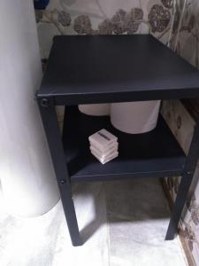 a black table with a book on a shelf at Hospedaje Ronda de Poniente in Torrejón de Ardoz