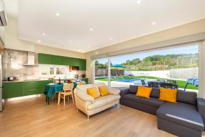 Posezení v ubytování Villa Harmony by Algarve Vacation