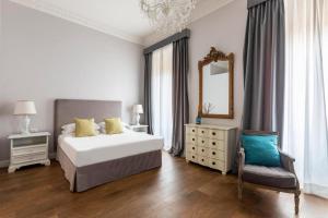 Posteľ alebo postele v izbe v ubytovaní Spagna Art & Suites - CA Domus Collection