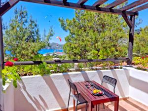 Uma varanda ou terraço em Symbola Oludeniz Beach Hotel