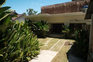 Κήπος έξω από το Java Villa Lombok