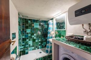 Ένα μπάνιο στο Portofino Sea View House - Happy Rentals