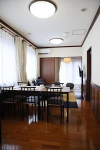 Posedenie v ubytovaní 2 minutes on foot from the station You can use it with peace of mind because it is a whole house