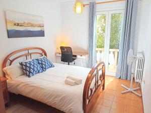 A bed or beds in a room at ES GANXO HOUSE PORTO CRISTO
