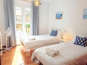 A bed or beds in a room at ES GANXO HOUSE PORTO CRISTO