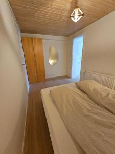 Postel nebo postele na pokoji v ubytování Sea View Suite