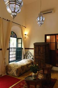 Giường trong phòng chung tại Riad Jomana