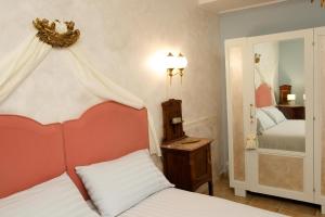 A bed or beds in a room at Torretta d'Assisi