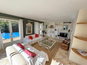 a living room with a couch and a table at Villa Notre-Dame avec piscine in Rochefort-du-Gard
