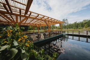 Garður fyrir utan AaRa Hotel