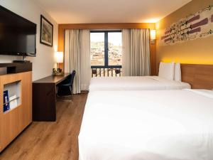 Llit o llits en una habitació de Novotel Cusco
