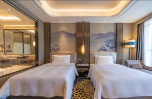 乌鲁木齐富力万达文华酒店客房内的一张或多张床位