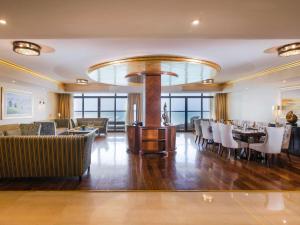 Restaurace v ubytování Pullman Resort Al Marjan Island