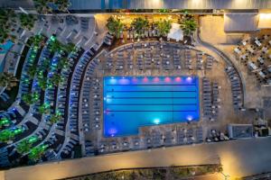 Bazén v ubytování The Vista At Hilton Tel Aviv nebo v jeho okolí