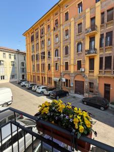 a vase of flowers on the balcony of a building at Rooms primo piano in Modena