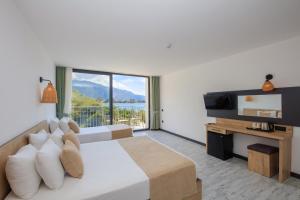TV a/nebo společenská místnost v ubytování Hotel Meri All inclusive