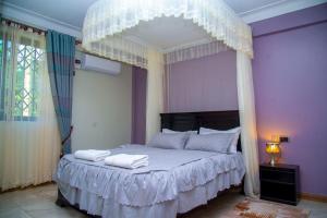 Postel nebo postele na pokoji v ubytování Spring Apartments & Suites