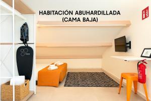 TV a/nebo společenská místnost v ubytování Moona Hostal Altea